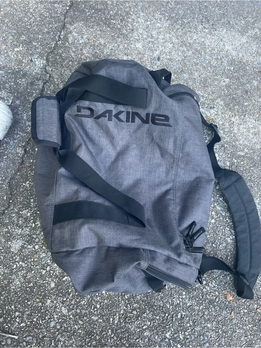 Dakine Men's Gray Travel Duffel with Black Straps